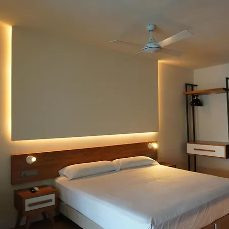 Hotel Brisamar Suites Coma-ruga Exterior photo